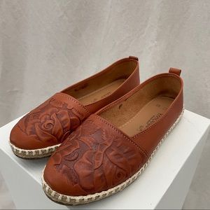 RARE Fernanda Roy’s rose espadrilles